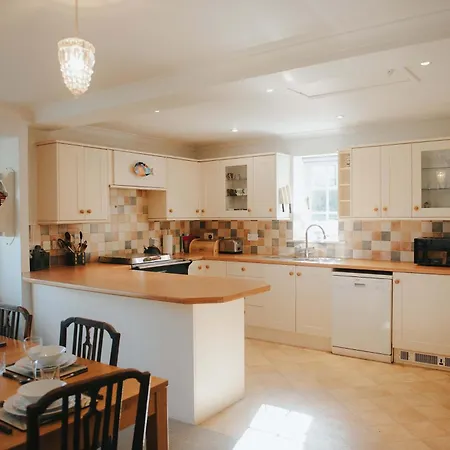 Traditional 3-bed Near Richmond By Mcpi Hosting, Ideal For Families & Groups Holiday home Moulton (North Yorkshire)
