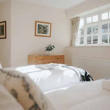 Traditional 3-bed Near Richmond By Mcpi Hosting, Ideal For Families & Groups